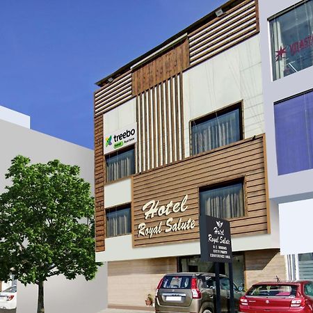 Treebo Royal Salute, Zirakpur Hotel Exterior photo