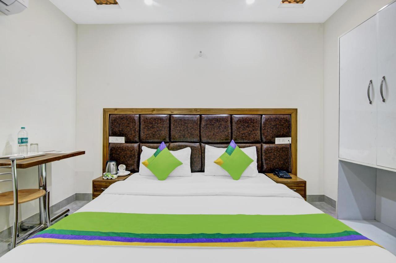 Treebo Royal Salute, Zirakpur Hotel Exterior photo