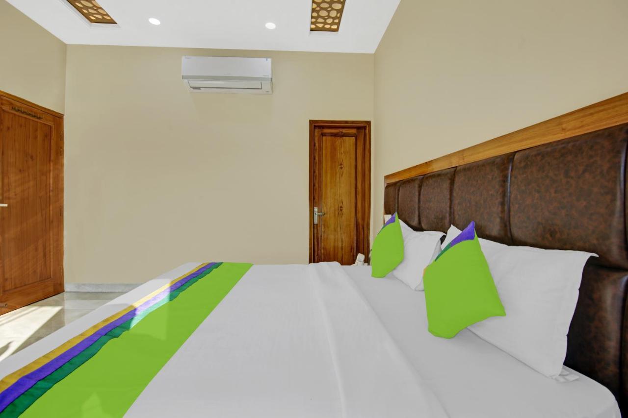 Treebo Royal Salute, Zirakpur Hotel Exterior photo