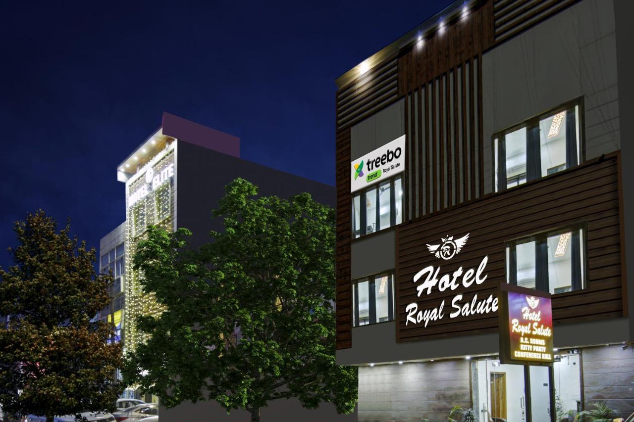 Treebo Royal Salute, Zirakpur Hotel Exterior photo
